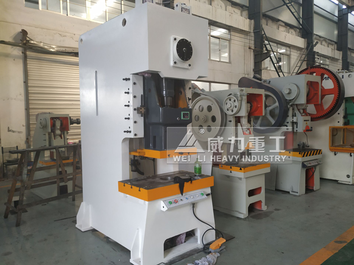 200噸氣動沖床生產(chǎn)車間