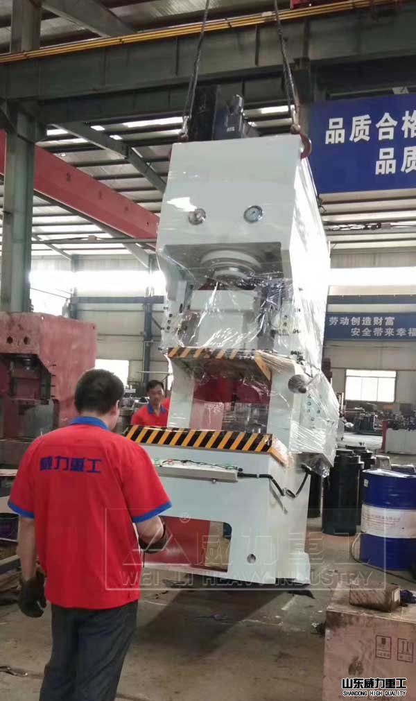 100噸開(kāi)式液壓沖床裝配安裝